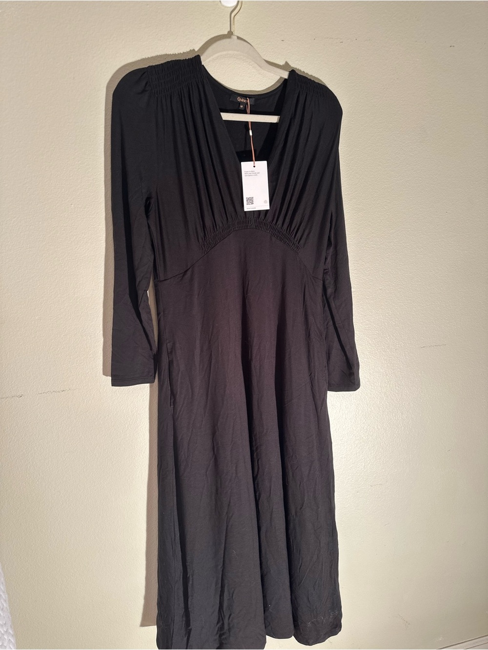 Quince Tencel Jersey V-Neck Long Sleeve Midi Dress Black
Size Large